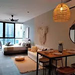 Scarletz Suites Klcc I Homebrickz