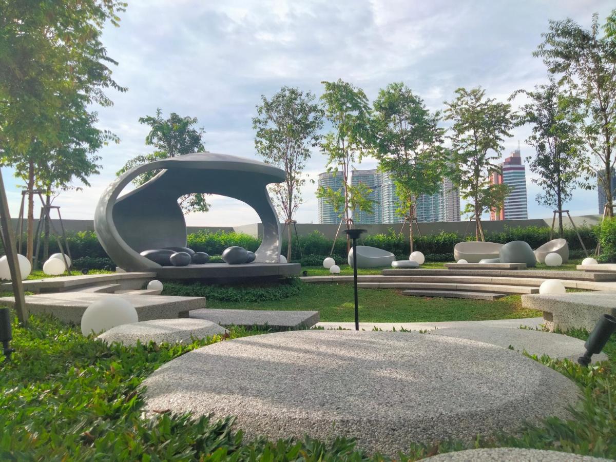 Scarletz Klcc I Homebrickz Kuala Lumpur
