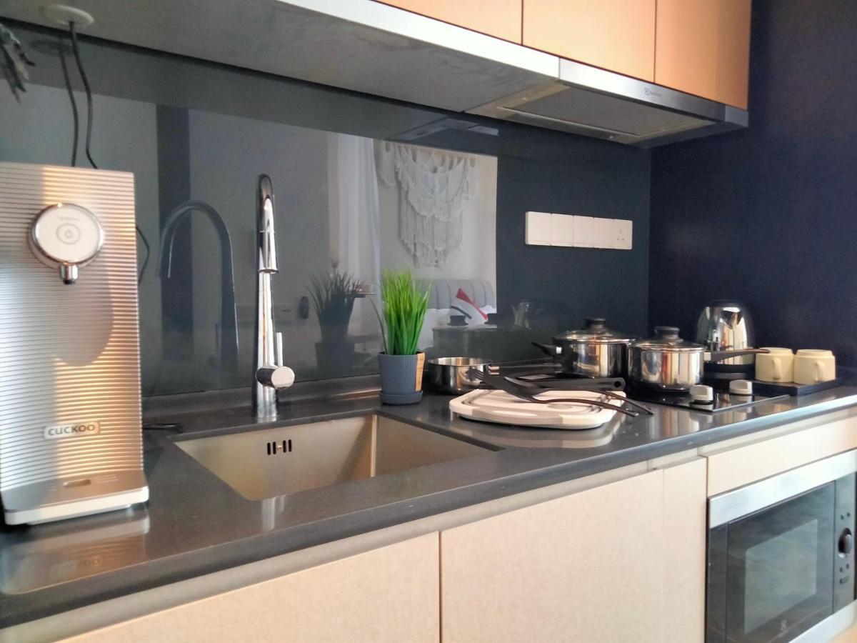 Apartment Scarletz Klcc I Homebrickz Kuala Lumpur