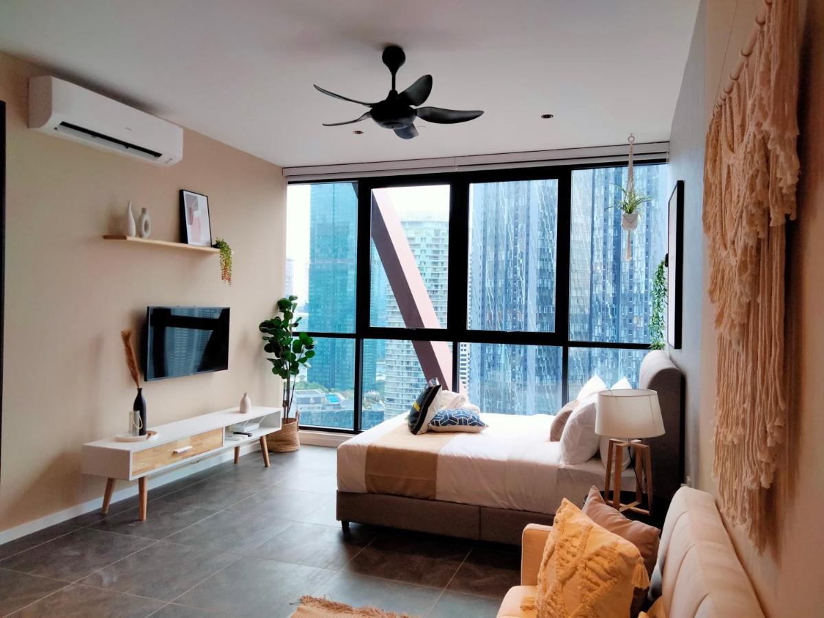 Scarletz Klcc I Homebrickz Apartment Kuala Lumpur
