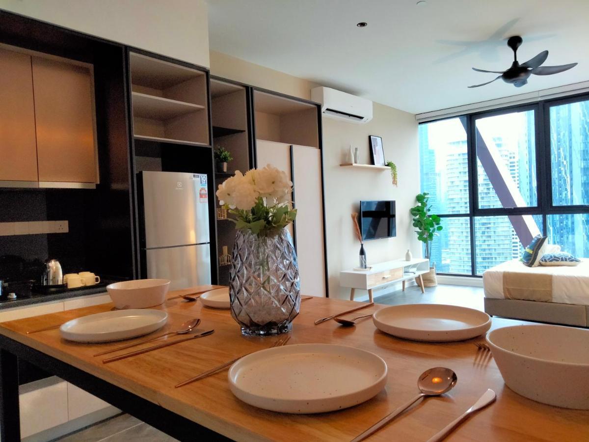 Scarletz Klcc I Homebrickz Apartment Kuala Lumpur