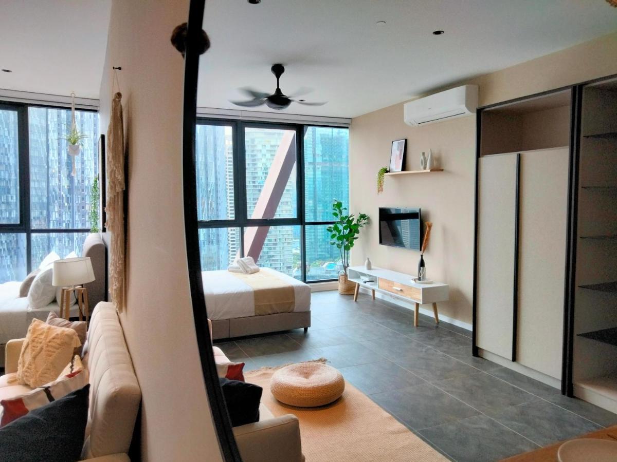 Scarletz Klcc I Homebrickz Apartment