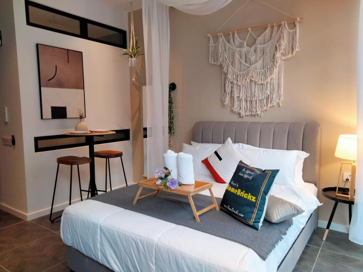 Scarletz Klcc I Homebrickz Apartment Kuala Lumpur